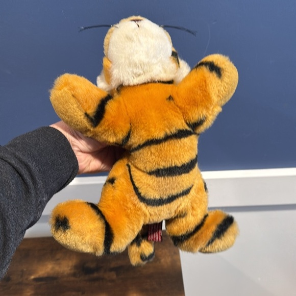 Vintage PreferredPlush Plush Tiger Vintage laying down Stuffed Animal - Picture 3 of 10
